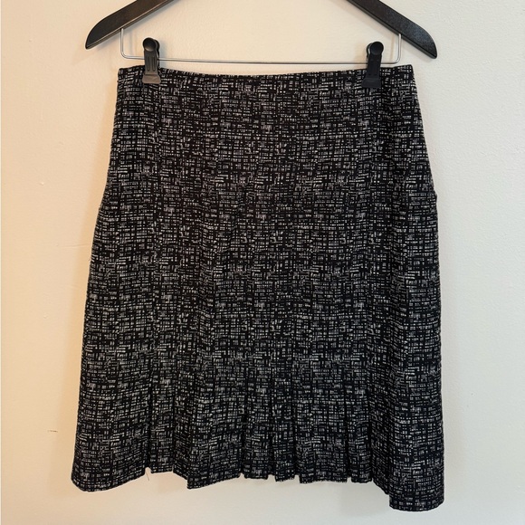 Anne Klein Blazer (with matching skirt) - Picture 2 of 3